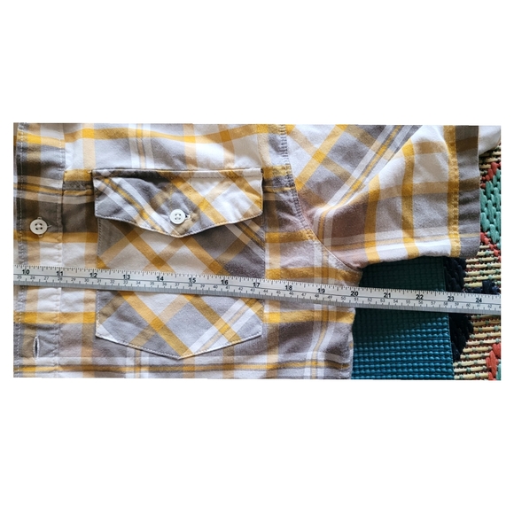 Mountain Hardware Men's Short Sleeve Button Shirt - Picture 6 of 6